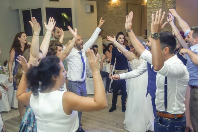 μεγαλη προσφορα γαμου πετρουπολη